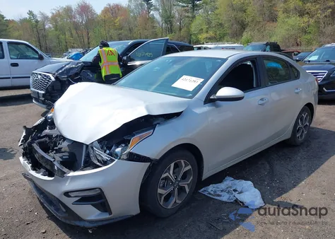 2021 Kia Forte Lxs из США, поврежденный, VIN 3KPF24AD2ME333097